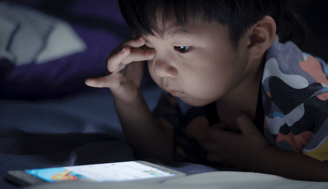 tre em bao nhieu tuoi duoc su dung dien thoai