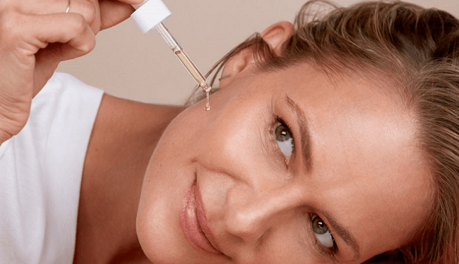 dung niacinamide bi ngua kho sam bong da