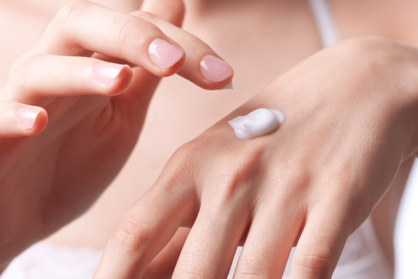 Bạn có thể sử dụng kem dưỡng da tay cho mình được không?