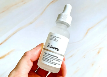 arbutin dung chung voi retinol duoc khong